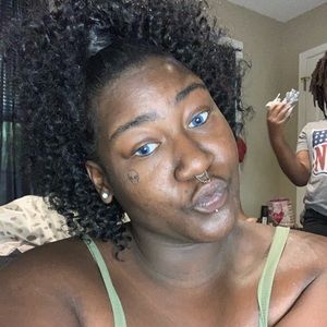 Meet your Posher, Latasha